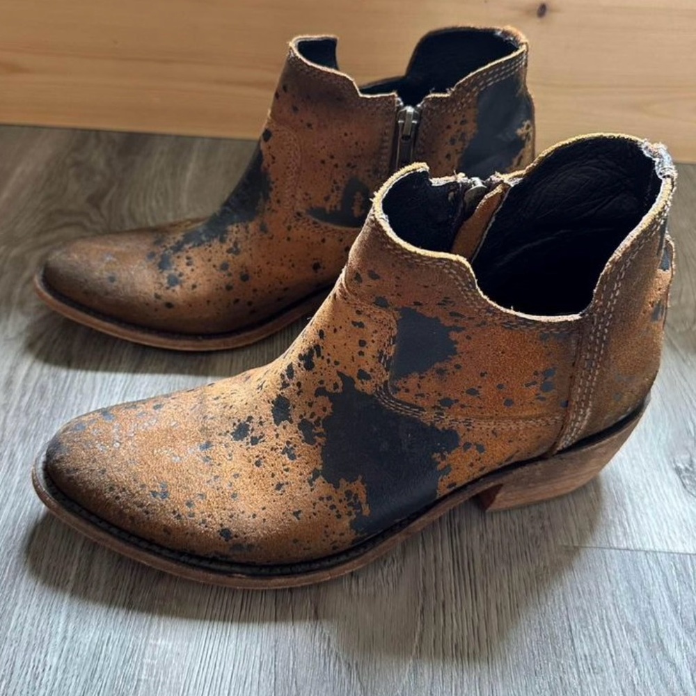Liberty Black Booties Size 9.5, these run big. They fit more like a 10-10.5
